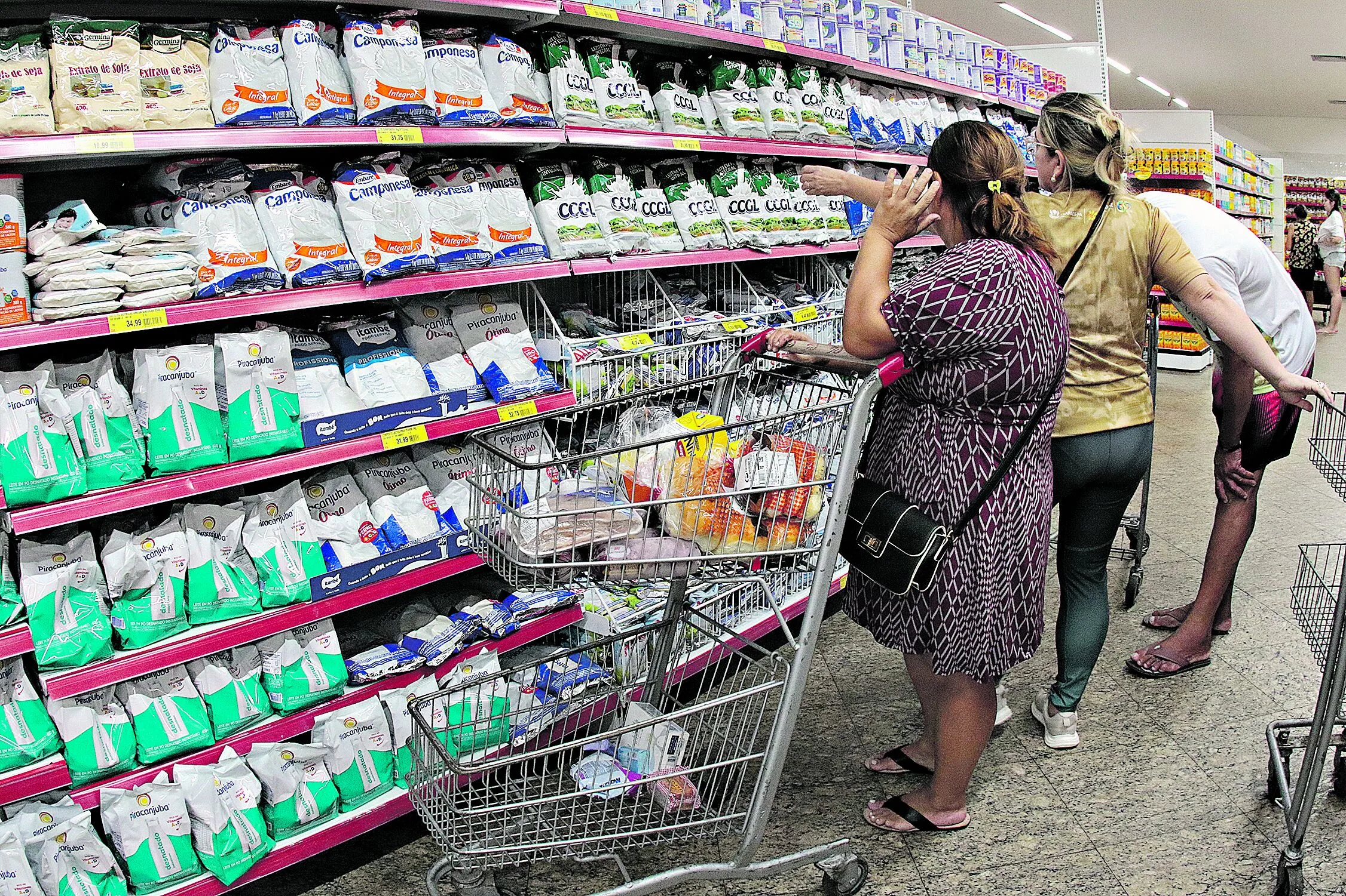 Em mais da metade dos 12 produtos básicos foi registrado recuos de preços, com destaque para o leite, com queda de 11,12%

Foto: Ricardo Amanajás / Diário do Pará.