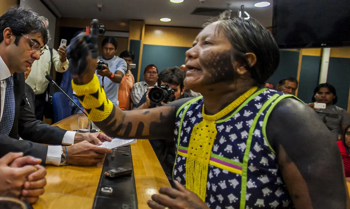 A liderança indígena da Terra Las Casas, Tuíre Kayapó (foto), morreu aos 54 anos, na manhã deste sábado (10), no Pará, após lutar contra um câncer de colo de útero