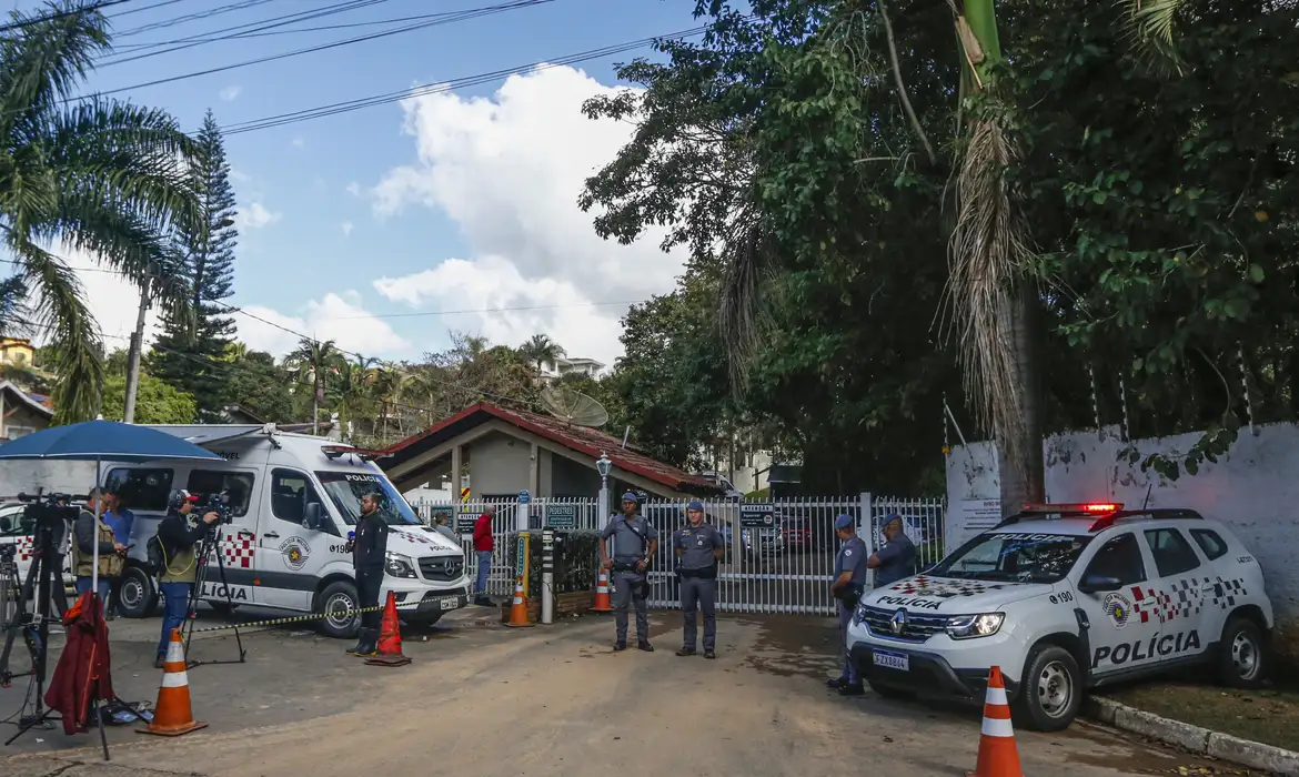 A caixa-preta do avião ATR-72, que caiu em Vinhedo (SP) na última sexta-feira (9), matando 62 pessoas, gravou gritos e também o copiloto Humberto de Campos Alencar e Silva falando em dar potência à aeronave.