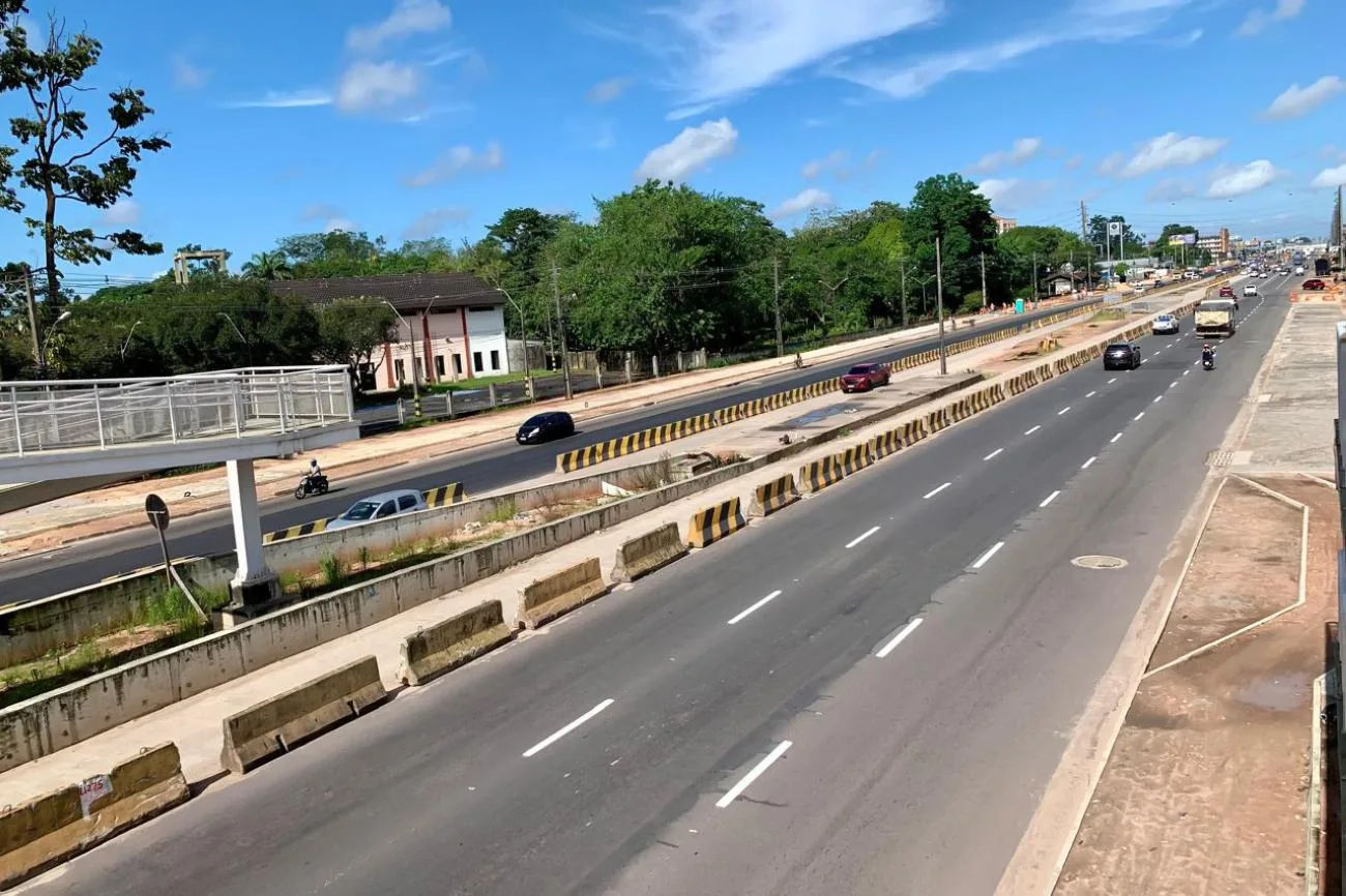 Serviços garantem uma avenida com calçadas, ciclovias, novas passarelas, iluminação e arborização, com nova pavimentação e sistema de drenagem