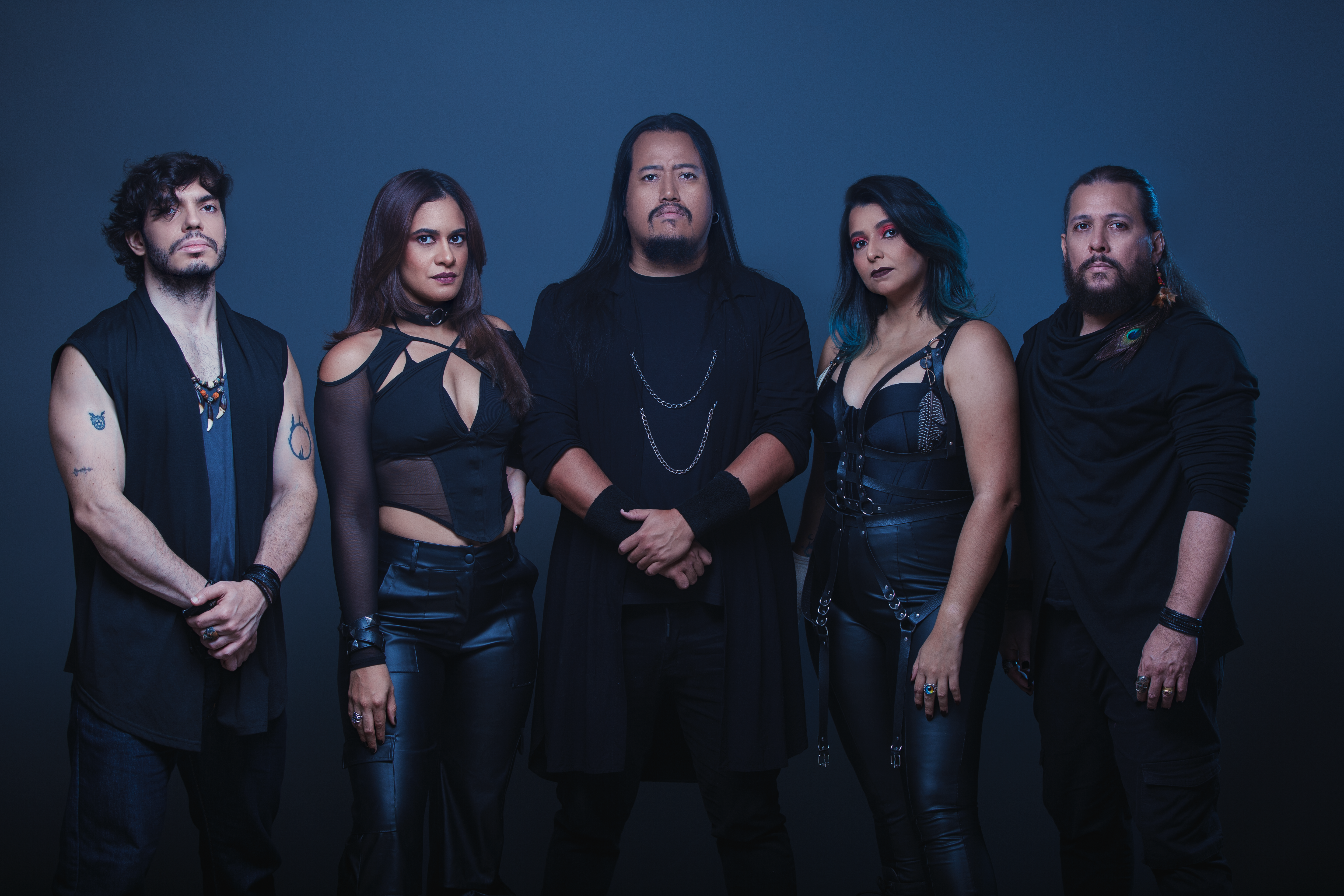 Banda paraense encerra trilogia conceitual com sonoridade futurista e referências amazônicas; novo álbum chega em 2026.